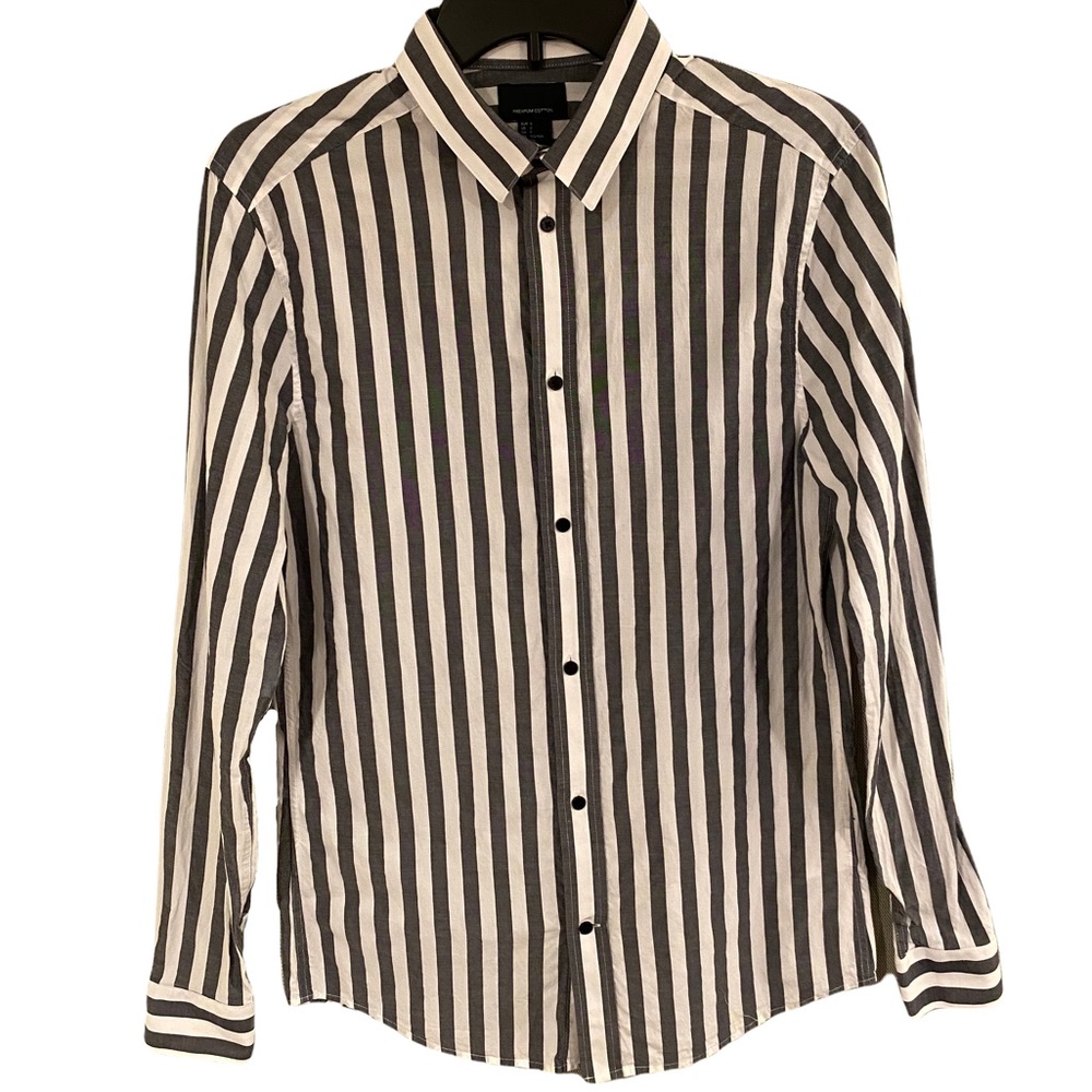 **LIKE NEW** S. H&M Gray and White Button-Up. Size S